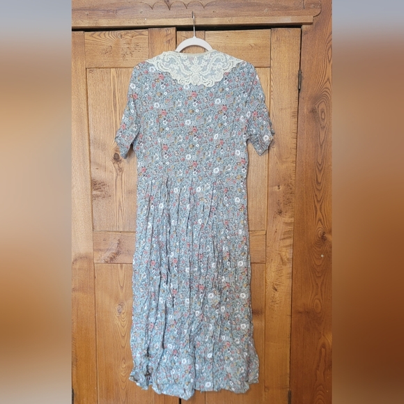 Marks & Spencer Blue Floral Midi Dress with Cream Lace Collar - Picture 4 of 8